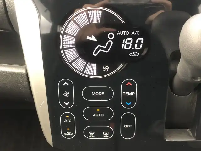 日産 デイズ ハイウェイスターG ターボ 愛知県 2015(平27)年 10万km クールシルバー 純正ナビ　/（フルセグ/Bluetooth/CD/DVD）　/衝突軽減システム　/横滑り防止アシスト/純正アルミ１５インチホイール/スマートキー　キーレスエントリー/ＡＵＴＯヘッドライト/ＡＡＣ/ＥＴＣ/ＡＢＳ/ＡＵＸ/ターボ/運転席パワーウインドウ/サイドバイザー