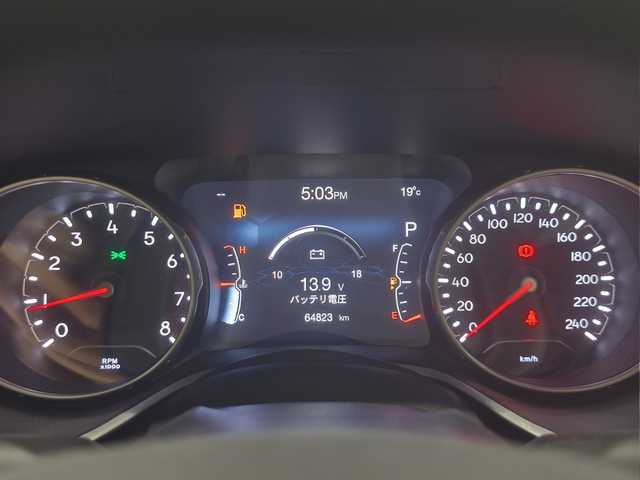 クライスラー・ジープ ジープ コンパス リミテッド 群馬県 2019(平31)年 6.5万km パール 禁煙車/Beatsスピーカー /ACC/バックカメラ　/パワーバックドア　/純正ナビ　/Bluetooth /衝突軽減ブレーキ　/シートヒーター　/オートライト　/レーンキープアシスト　/純正18インチアルミホイール
