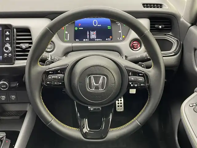 ホンダ フィット e:HEV RS 愛知県 2023(令5)年 1.2万km グレー 純正９型ディスプレイナビ　フルセグＴＶ　カープレイ対応　ハーフレザー　ＥＴＣ２．０　バックカメラ　リヤパーキングセンサー　ホンダセンシング　衝突軽減装置　追従クルコン　ハンドル支援　ＬＥＤイト　禁煙車