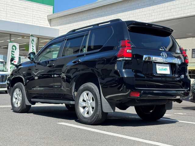 トヨタ ランドクルーザー プラド TX 岡山県 2020(令2)年 2.8万km ブラック 登録時走行距離27108キロ/純正SDナビ/AM/FM/TV/BT/SD/CD/DVD/Toyota Safety Sense/・プリクラッシュセーフティ/・レーンディパーチャーアラート/・レーダークルーズコントロール/・オートマチックハイビーム/バックカメラ/LEDヘッドライト/純正17インチAW/純正フロアマット/プッシュスタート/スマートキー/ETC