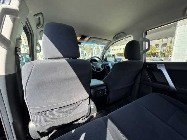 トヨタ ランドクルーザー プラド TX 岡山県 2020(令2)年 2.8万km ブラック 登録時走行距離27108キロ/純正SDナビ/AM/FM/TV/BT/SD/CD/DVD/Toyota Safety Sense/・プリクラッシュセーフティ/・レーンディパーチャーアラート/・レーダークルーズコントロール/・オートマチックハイビーム/バックカメラ/LEDヘッドライト/純正17インチAW/純正フロアマット/プッシュスタート/スマートキー/ETC