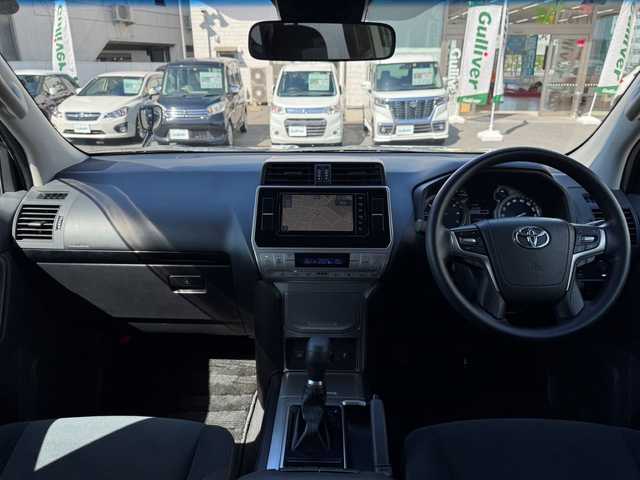 トヨタ ランドクルーザー プラド TX 岡山県 2020(令2)年 2.8万km ブラック 登録時走行距離27108キロ/純正SDナビ/AM/FM/TV/BT/SD/CD/DVD/Toyota Safety Sense/・プリクラッシュセーフティ/・レーンディパーチャーアラート/・レーダークルーズコントロール/・オートマチックハイビーム/バックカメラ/LEDヘッドライト/純正17インチAW/純正フロアマット/プッシュスタート/スマートキー/ETC