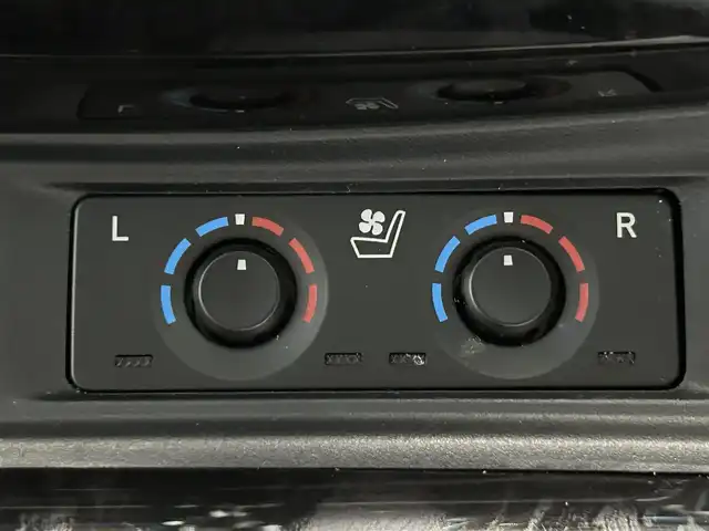 トヨタ アルファード S Cパッケージ 大阪府 2023(令5)年 0.9万km ホワイトパールクリスタルシャイン ツインムーンルーフ　純正フリップダウンモニター　ディスプレイオーディオ　３眼ＬＥＤヘッドライト　両側電動ドア　ＡＣ１００Ｖ　バックカメラ　ビルトインＥＴＣ　メモリシート　ドラレコ　ハンドルヒーター