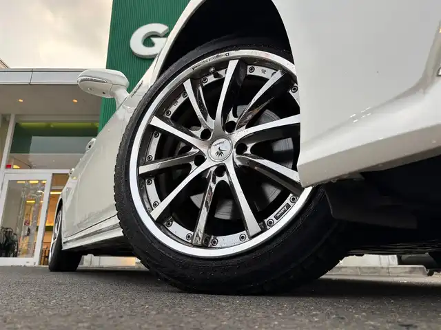 トヨタ クラウン ハイブリッド RS アドバンス 宮城県 2019(平31)年 3万km ホワイトパールクリスタルシャイン ムーンルーフ/デジタルインナーミラー/セーフティパッケージプラス/・パーキングサポートブレーキ/リアカメラディテクション/・パノラミックビューモニター/・インテリジェントパーキングアシスト2/＝＝＝/セーフティセンス/・レーントレーシングアシスト/・レーダークルーズコントロール/・プリクラッシュセーフティ/・アダプティブハイビーム/・ロードサインアシスト/・先行車発進告知機能/ブラインドスポットモニター/リアクロストラフィックオートブレーキ/リアクロストラフィックアラート/ヘッドアップディスプレイ/純正ナビ/・CD/DVD/・Bluetooth/・フルセグTV/ETC/ドライブレコーダー/AC100V/100Wコンセント/ハーフレザーシート/シートヒーター/ステアリングヒーター/パワーシート（運転席メモリー機能付）/革巻きステアリング/電動パーキングブレーキ/ブレーキホールド/3眼LEDヘッドランプ/フォグランプ/電動格納ミラー/社外18インチAW/純正フロアマット/ドアバイザー/取扱説明書/保証書