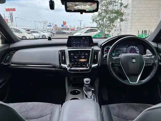 トヨタ クラウン ハイブリッド RS アドバンス 宮城県 2019(平31)年 3万km ホワイトパールクリスタルシャイン ムーンルーフ/デジタルインナーミラー/セーフティパッケージプラス/・パーキングサポートブレーキ/リアカメラディテクション/・パノラミックビューモニター/・インテリジェントパーキングアシスト2/＝＝＝/セーフティセンス/・レーントレーシングアシスト/・レーダークルーズコントロール/・プリクラッシュセーフティ/・アダプティブハイビーム/・ロードサインアシスト/・先行車発進告知機能/ブラインドスポットモニター/リアクロストラフィックオートブレーキ/リアクロストラフィックアラート/ヘッドアップディスプレイ/純正ナビ/・CD/DVD/・Bluetooth/・フルセグTV/ETC/ドライブレコーダー/AC100V/100Wコンセント/ハーフレザーシート/シートヒーター/ステアリングヒーター/パワーシート（運転席メモリー機能付）/革巻きステアリング/電動パーキングブレーキ/ブレーキホールド/3眼LEDヘッドランプ/フォグランプ/電動格納ミラー/社外18インチAW/純正フロアマット/ドアバイザー/取扱説明書/保証書