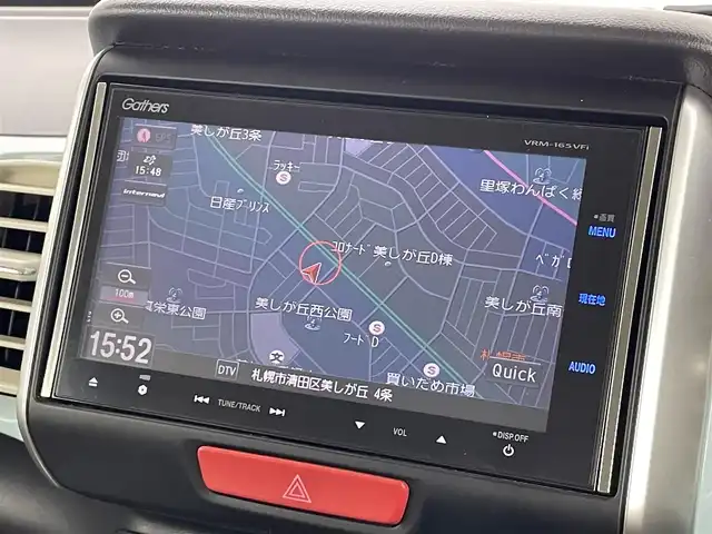 ホンダ Ｎ ＢＯＸ スラッシュ X 道央・札幌 2016(平28)年 6.2万km プレミアムホワイトパールⅡ ・４WD/・寒冷地仕様/・純正SDナビ/・CD/DVD/BT/USB/iPod/AUX/SD/フルセグ/・バックカメラ/・クルーズコントロール/・置くだけ充電/・ステアリングヒーター/・モード切替ステアリング/・CTBA/・衝突軽減ブレーキ/・横滑り防止装置/・純正フロアマット/・HIDヘッドライト/・オートライト/・14インチスチールホイール冬タイヤ/・積込14インチスチールホイール夏タイヤ/・プッシュスタート/・スマートキー/・スペアキー/・保証書・取扱説明書