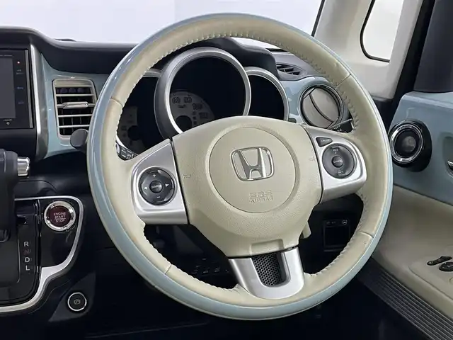 ホンダ Ｎ ＢＯＸ スラッシュ X 道央・札幌 2016(平28)年 6.2万km プレミアムホワイトパールⅡ ・４WD/・寒冷地仕様/・純正SDナビ/・CD/DVD/BT/USB/iPod/AUX/SD/フルセグ/・バックカメラ/・クルーズコントロール/・置くだけ充電/・ステアリングヒーター/・モード切替ステアリング/・CTBA/・衝突軽減ブレーキ/・横滑り防止装置/・純正フロアマット/・HIDヘッドライト/・オートライト/・14インチスチールホイール冬タイヤ/・積込14インチスチールホイール夏タイヤ/・プッシュスタート/・スマートキー/・スペアキー/・保証書・取扱説明書
