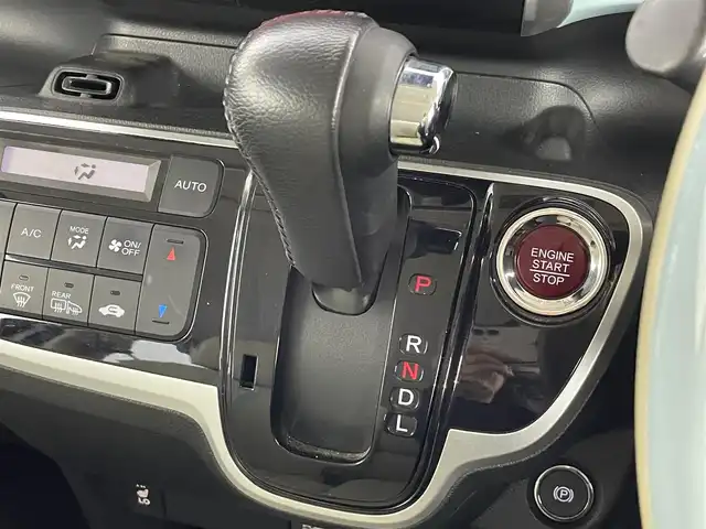 ホンダ Ｎ ＢＯＸ スラッシュ X 道央・札幌 2016(平28)年 6.2万km プレミアムホワイトパールⅡ ・４WD/・寒冷地仕様/・純正SDナビ/・CD/DVD/BT/USB/iPod/AUX/SD/フルセグ/・バックカメラ/・クルーズコントロール/・置くだけ充電/・ステアリングヒーター/・モード切替ステアリング/・CTBA/・衝突軽減ブレーキ/・横滑り防止装置/・純正フロアマット/・HIDヘッドライト/・オートライト/・14インチスチールホイール冬タイヤ/・積込14インチスチールホイール夏タイヤ/・プッシュスタート/・スマートキー/・スペアキー/・保証書・取扱説明書