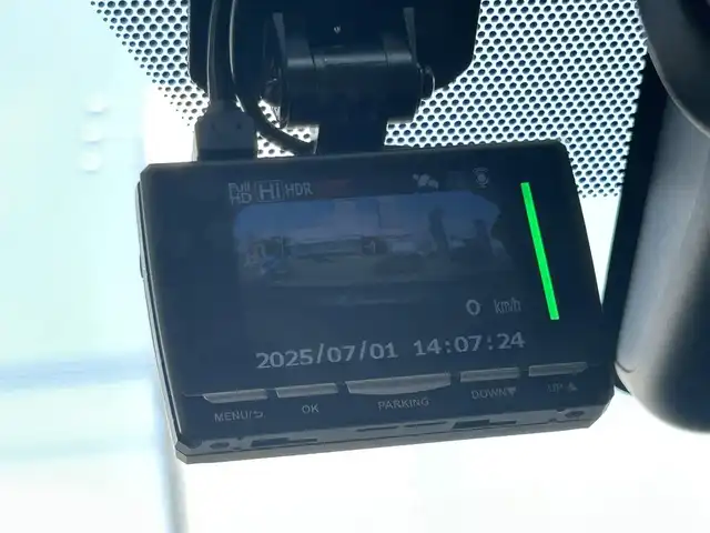 トヨタ ヤリスクロス G 広島県 2020(令2)年 4.7万km シルバーメタリック ワンオーナ/純正ディスプレイオーディオ/「AM/FM/Bluetooth」/バックメラ/前後ドライブレコーダー/レザー調シートカバー/衝突被害軽減システム/レーダークルーズコントロール/コーナーセンサー/先行車発進警告/電動パーキングシステム/電動ホールドシステム/LEDヘッドライト/オートライト/オートマチックハイビーム/純正16インチAW/プッシュスタート/スペアキー×1