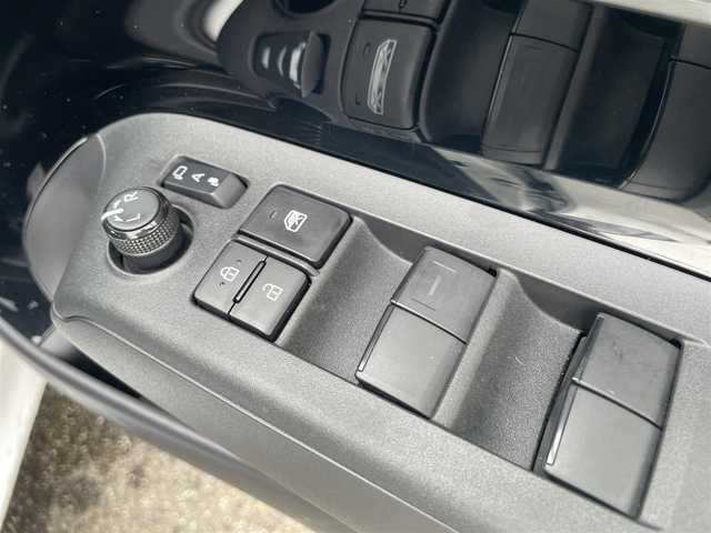 トヨタ アクア G 石川県 2023(令5)年 2.2万km プラチナホワイトパールマイカ 純正ナビ/バックカメラ/LEDヘッドライト/ETC/ドライブレコーダー/スマートキー/プッシュスタート/電動ミラー/トヨタセーフティセンス/レーダークルーズ/ABS/保証書
