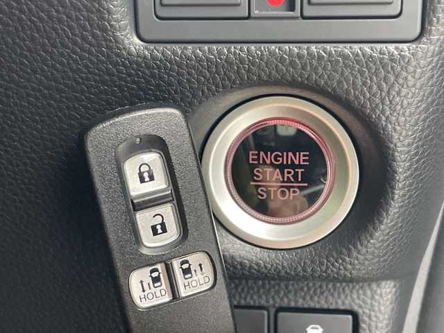 ホンダ Ｎ ＢＯＸ カスタム G L 群馬県 2018(平30)年 3.4万km プラチナホワイトパール 純正ディスプレイオーディオ　ワンセグＴＶ　バックカメラ　両側電動スライドドア　ローダウン　社外マフラー　オートライト　ＬＥＤヘッドライト　ステアリングスイッチ　ビルトインＥＴＣ　スマートキー　禁煙