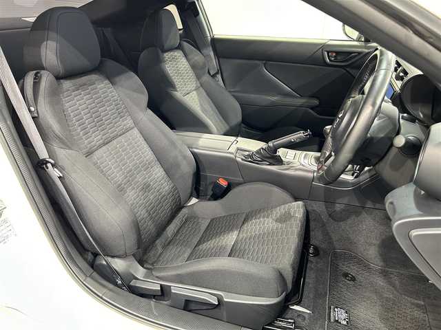 トヨタ ＧＲ８６ SZ 愛知県 2022(令4)年 1.9万km クリスタルホワイトパール 純正９インチナビ/クルーズコントロール/バックカメラ/ＥＴＣ/純正フロアマット/純正１７インチアルミホイール/６ＭＴ/ＩＳＯＦＩＸ/ステアリングスイッチ/ＬＥＤヘッドライト/プッシュスタート