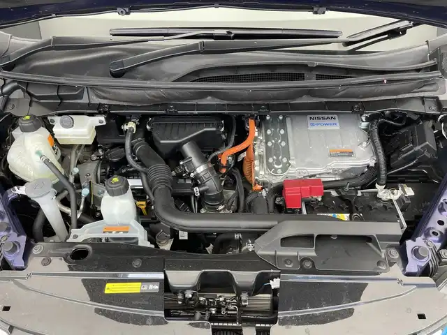 日産 セレナ e－パワー ハイウェイスター V 滋賀県 2021(令3)年 4.2万km アズライトブルー 9インチ純正ナビ/・フルセグTV/・Bluetooth/・CD/DVD/・USB/全方位カメラ/前後ドライブレコーダー/前後ソナー/デジタルインナーミラー/フリップダウンモニター/電動パーキングブレーキ/オートブレーキホールド/プッシュスタート/スマートキー/ステアリングスイッチ