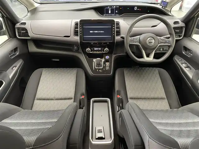 日産 セレナ e－パワー ハイウェイスター V 滋賀県 2021(令3)年 4.2万km アズライトブルー 9インチ純正ナビ/・フルセグTV/・Bluetooth/・CD/DVD/・USB/全方位カメラ/前後ドライブレコーダー/前後ソナー/デジタルインナーミラー/フリップダウンモニター/電動パーキングブレーキ/オートブレーキホールド/プッシュスタート/スマートキー/ステアリングスイッチ