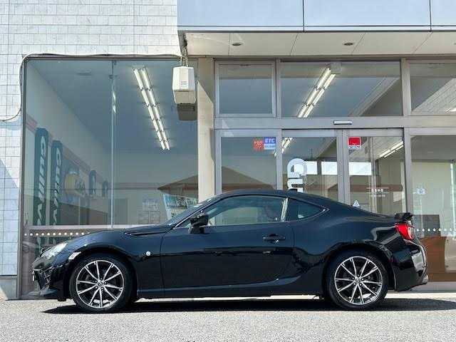 トヨタ ８６ GT リミテッド 埼玉県 2018(平30)年 8.2万km クリスタルブラックシリカ 純正SDナビ/【CD/フルセグ/Bluetooth】/バックカメラ/クルーズコントロール/ハーフレザーシート/ドライブレコーダー/LEDヘッドライト/シートヒーター/リアウイング/ETC/横滑り防止装置