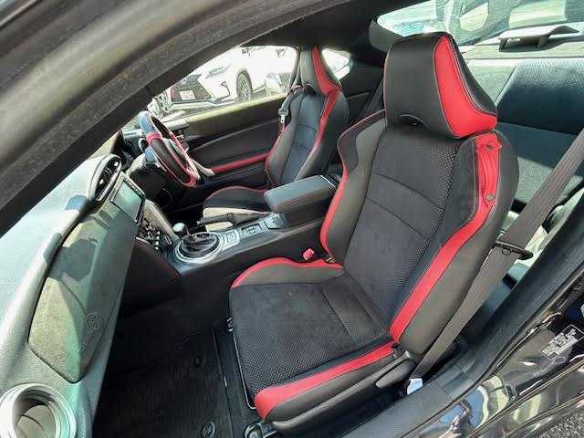 トヨタ ８６ GT リミテッド 埼玉県 2018(平30)年 8.2万km クリスタルブラックシリカ 純正SDナビ/【CD/フルセグ/Bluetooth】/バックカメラ/クルーズコントロール/ハーフレザーシート/ドライブレコーダー/LEDヘッドライト/シートヒーター/リアウイング/ETC/横滑り防止装置