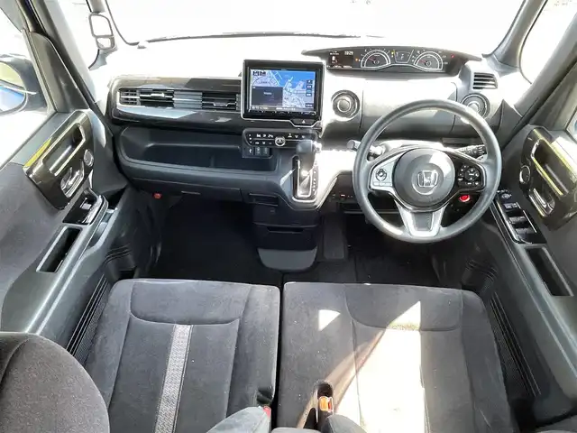 ホンダ Ｎ ＢＯＸ G L ホンダセンシング 福島県 2019(令1)年 10.5万km ブリリアントスポーティブルーメタリック2トーン (株)IDOMが運営する【じしゃロンいわき店】の自社ローン専用車両になります。こちらは現金またはオートローンご利用時の価格です。自社ローンご希望の方は別途その旨お申付け下さい/登録時走行距離105026km/ツートンカラー/KENWOOD社外ナビゲーション/バックカメラ/地上デジタルTV/プッシュスタート/スマートキー/片側パワースライドドア/サイドバイザー/フロアマット/純正アルミホイール/リアスポイラー