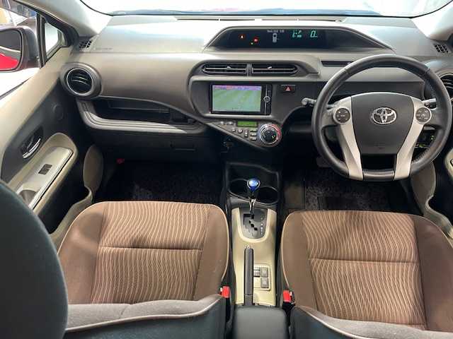 トヨタ アクア G 宮城県 2012(平24)年 7.5万km スーパーレッドⅤ 純正ナビ/・型番：NSZT-W62G/・フルセグTV/Bluetooth/CD/DVD/・ETC/・バックカメラ/シートヒーター（運転席＋助手席）/ECOモード/EVモード/革巻きステアリング/・ステアリングスイッチ/オートライト/プッシュスタート/・スマートキー/・スペアキー1本/ドアバイザー/ワイパーデアイサー/ハロゲンヘッドライト/純正フロアマット