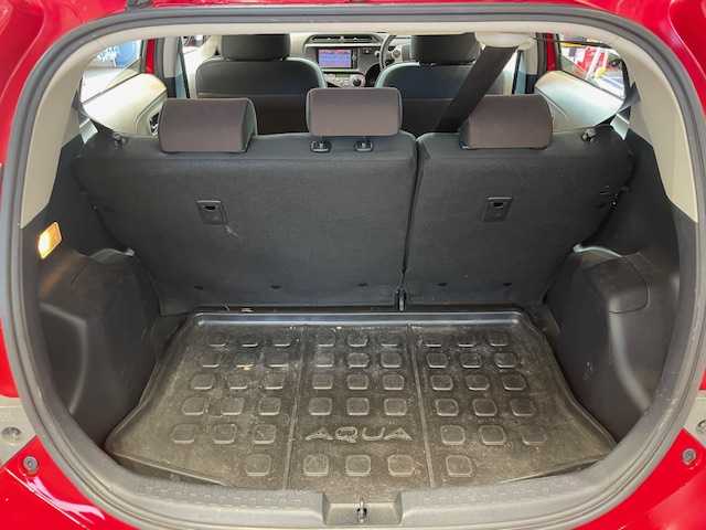 トヨタ アクア G 宮城県 2012(平24)年 7.5万km スーパーレッドⅤ 純正ナビ/・型番：NSZT-W62G/・フルセグTV/Bluetooth/CD/DVD/・ETC/・バックカメラ/シートヒーター（運転席＋助手席）/ECOモード/EVモード/革巻きステアリング/・ステアリングスイッチ/オートライト/プッシュスタート/・スマートキー/・スペアキー1本/ドアバイザー/ワイパーデアイサー/ハロゲンヘッドライト/純正フロアマット