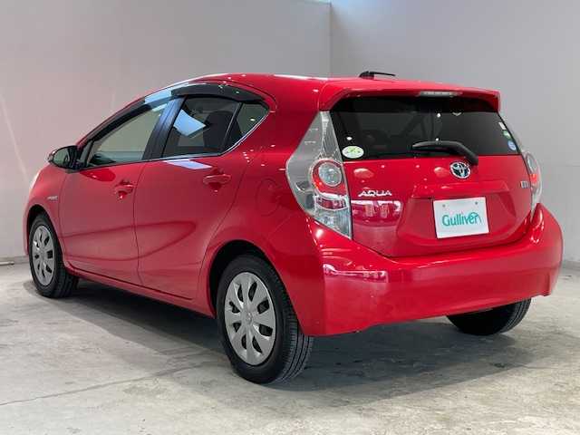 トヨタ アクア G 宮城県 2012(平24)年 7.5万km スーパーレッドⅤ 純正ナビ/・型番：NSZT-W62G/・フルセグTV/Bluetooth/CD/DVD/・ETC/・バックカメラ/シートヒーター（運転席＋助手席）/ECOモード/EVモード/革巻きステアリング/・ステアリングスイッチ/オートライト/プッシュスタート/・スマートキー/・スペアキー1本/ドアバイザー/ワイパーデアイサー/ハロゲンヘッドライト/純正フロアマット