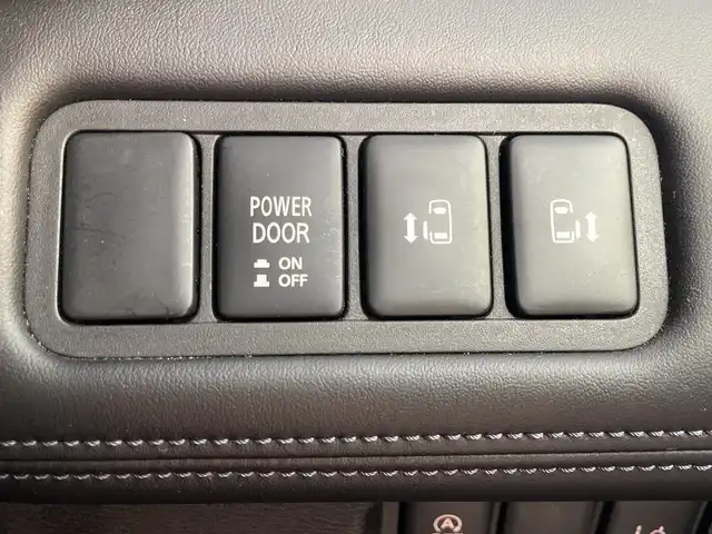 三菱 デリカＤ：５ G 三重県 2020(令2)年 2万km アイガーグレーM/ダイヤモンドブラックマイカ /禁煙車//純正ナビ//マルチアラウンドモニター//両側パワースライドドア//パドルシフト//レーダークルーズコントロール//eアシスト//電動パーキング//前後ドライブレコーダー//ETC//オートハイビーム//衝突軽減