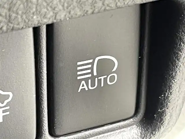 トヨタ Ｃ－ＨＲ G 群馬県 2017(平29)年 6.3万km ホワイトパールクリスタルシャイン 純正９インチナビ　モデリスタエアロ　バックカメラ　衝突軽減　BSM　アダプティブクルーズコントロール　レーンアシスト　ビルトインＥＴＣ　シートヒーター　純正ドライブレコーダー　スマートキー　禁煙車