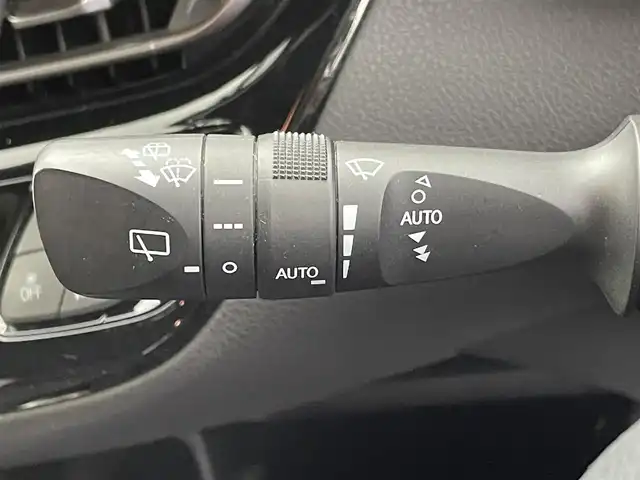 トヨタ Ｃ－ＨＲ G 群馬県 2017(平29)年 6.3万km ホワイトパールクリスタルシャイン 純正９インチナビ　モデリスタエアロ　バックカメラ　衝突軽減　BSM　アダプティブクルーズコントロール　レーンアシスト　ビルトインＥＴＣ　シートヒーター　純正ドライブレコーダー　スマートキー　禁煙車