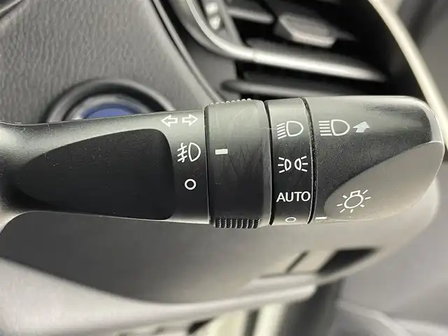 トヨタ Ｃ－ＨＲ G 群馬県 2017(平29)年 6.3万km ホワイトパールクリスタルシャイン 純正９インチナビ　モデリスタエアロ　バックカメラ　衝突軽減　BSM　アダプティブクルーズコントロール　レーンアシスト　ビルトインＥＴＣ　シートヒーター　純正ドライブレコーダー　スマートキー　禁煙車