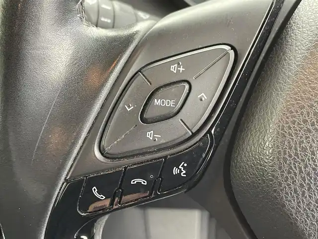 トヨタ Ｃ－ＨＲ G 群馬県 2017(平29)年 6.3万km ホワイトパールクリスタルシャイン 純正９インチナビ　モデリスタエアロ　バックカメラ　衝突軽減　BSM　アダプティブクルーズコントロール　レーンアシスト　ビルトインＥＴＣ　シートヒーター　純正ドライブレコーダー　スマートキー　禁煙車