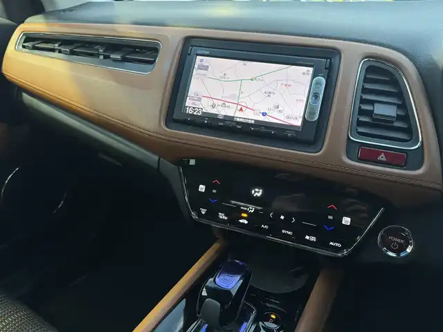 ホンダ ヴェゼル ハイブリッド Z 千葉県 2014(平26)年 4.3万km ミスティックグリーンパール ワンオーナー車/あんしんパッケージ/コンフォートビューパッケージ/純正ナビ/ワンセグTV/Bluetooth/バックカメラ/ハーフレザーシート/D/N席シートヒーター/純正17インチAW/LEDライト/ETC/保証書・取説/スペアキー