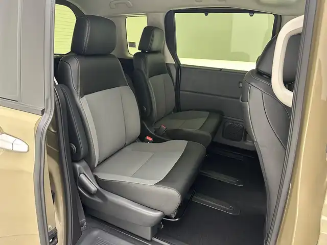 ホンダ フリード ハイブリット e:HEV クロスター 兵庫県 2025(令7)年 0.1千km ベージュ ・登録済未使用車/・純正メモリナビ/（Bluetooth/USB/フルセグTV）/・純正ディスプレイオーディオ/（AndroidAut/Applecarplay）/・ACC/・PCS　/・ LKA/・BSM/・バックカメラ/・コーナーセンサー/・両側パワースライドドア/・シートヒーター/・ハーフレザーシート/・ルーフレール/・LEDヘッドライト/・ＬＥＤフォグランプ/・純正15インチアルミホイール/・スペアキー×１