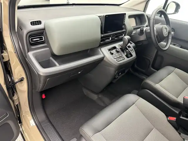 ホンダ フリード ハイブリット e:HEV クロスター 兵庫県 2025(令7)年 0.1千km ベージュ ・登録済未使用車/・純正メモリナビ/（Bluetooth/USB/フルセグTV）/・純正ディスプレイオーディオ/（AndroidAut/Applecarplay）/・ACC/・PCS　/・ LKA/・BSM/・バックカメラ/・コーナーセンサー/・両側パワースライドドア/・シートヒーター/・ハーフレザーシート/・ルーフレール/・LEDヘッドライト/・ＬＥＤフォグランプ/・純正15インチアルミホイール/・スペアキー×１