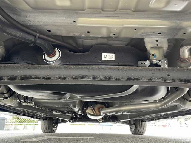 スズキ スペーシア カスタム HYBRID XS 山口県 2023(令5)年 0.1万km ブルーイッシュブラックパール3 両側パワースライドドア/プッシュスタート/スマートキー（スペアキー有）/シートヒーター（運転席＋助手席）/ステアリングヒーター/ヘッドアップディスプレイ/USB入力端子×２/オートエアコン/オートライト/LEDヘッドライト/フォグライト/サーキュレーター/アームレストコンソールボックス/助手席シートアンダーボックス/電動格納ミラー/スズキセーフティサポート/・デュアルセンサーブレーキサポート/・誤発進抑制機能/・車線逸脱抑制機能/・ふらつき警報/・車線維持支援機能/・発進お知らせ機能/・標識認識機能/・アダプティブクルーズコントロール/・低速時ブレーキサポート/・後方誤発進抑制機能