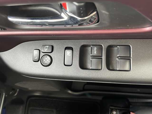 スズキ スペーシア カスタム HYBRID XS 山口県 2023(令5)年 0.1万km ブルーイッシュブラックパール3 両側パワースライドドア/プッシュスタート/スマートキー（スペアキー有）/シートヒーター（運転席＋助手席）/ステアリングヒーター/ヘッドアップディスプレイ/USB入力端子×２/オートエアコン/オートライト/LEDヘッドライト/フォグライト/サーキュレーター/アームレストコンソールボックス/助手席シートアンダーボックス/電動格納ミラー/スズキセーフティサポート/・デュアルセンサーブレーキサポート/・誤発進抑制機能/・車線逸脱抑制機能/・ふらつき警報/・車線維持支援機能/・発進お知らせ機能/・標識認識機能/・アダプティブクルーズコントロール/・低速時ブレーキサポート/・後方誤発進抑制機能