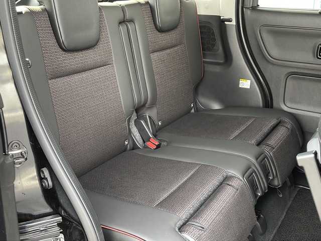 スズキ スペーシア カスタム HYBRID XS 山口県 2023(令5)年 0.1万km ブルーイッシュブラックパール3 両側パワースライドドア/プッシュスタート/スマートキー（スペアキー有）/シートヒーター（運転席＋助手席）/ステアリングヒーター/ヘッドアップディスプレイ/USB入力端子×２/オートエアコン/オートライト/LEDヘッドライト/フォグライト/サーキュレーター/アームレストコンソールボックス/助手席シートアンダーボックス/電動格納ミラー/スズキセーフティサポート/・デュアルセンサーブレーキサポート/・誤発進抑制機能/・車線逸脱抑制機能/・ふらつき警報/・車線維持支援機能/・発進お知らせ機能/・標識認識機能/・アダプティブクルーズコントロール/・低速時ブレーキサポート/・後方誤発進抑制機能