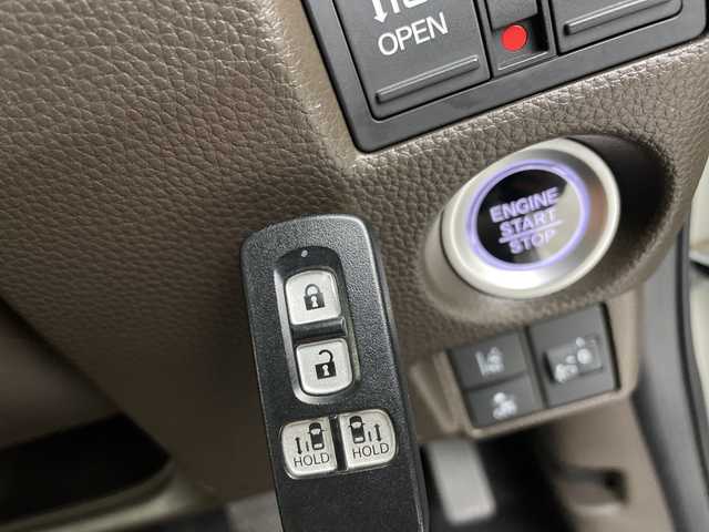 ホンダ Ｎ ＢＯＸ L 新潟県 2023(令5)年 3.5万km プラチナホワイトパール 4WD/スマートキー/メモリナビ　型式MDV-D309BT/CD/SD/USB/バックカメラ/ETC/ドラレコ/シートヒーター　D席/N席/ホンダセンシング/LEDライト