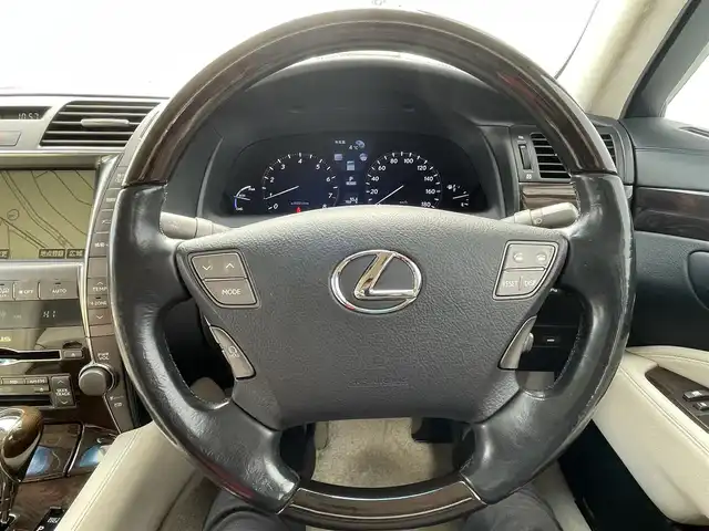 レクサス ＬＳ 600h バージョンU Iパック 佐賀県 2007(平19)年 10万km ホワイトパールクリスタルシャイン 純正HDDナビ(ワンセグTV/CD/DVD/MD)/バックモニター/サンルーフ/横滑り防止/コーナーセンサー/ノーマルクルコン/シートヒーター/パワーシート/エアシート/ETC/オートホールド/純正フロアマット/純正HIDヘッドライト