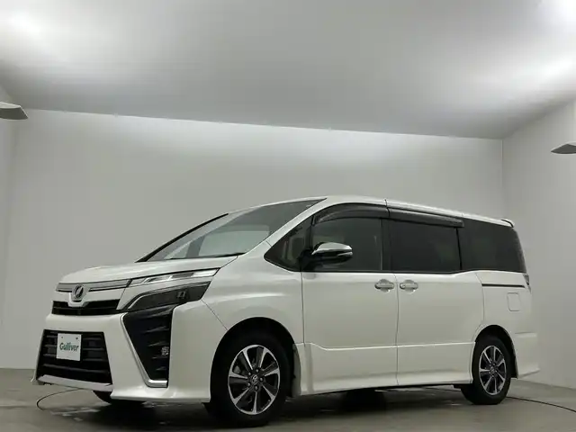 トヨタ ヴォクシー ZS 煌Ⅱ 岡山県 2020(令2)年 8万km ホワイトパールクリスタルシャイン 純正１０インチナビ　１２．１インチフリップダウンモニター　衝突軽減ブレーキシステム　両側電動スライドドア　ビルトインＥＴＣ　クルーズコントロール　バックカメラ　ＬＥＤヘッドライト　コーナーセンサー