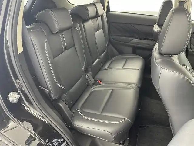 三菱 アウトランダー ＰＨＥＶ G プレミアムパッケージ 福井県 2015(平27)年 7.8万km ルビーブラックP 純正ナビ/衝突軽減ブレーキ/全方位カメラ/レーンキープアシスト/ETC/パワーシート /シートヒーター /クルーズコントロール/革巻きステアリング/ステアリングヒーター/ステアリングチルド機構/ステアリングスイッチ/パドルシフト/LED/オートライト /フォグランプ/オートマチックハイビーム/プッシュスタート/スマートキー/純正フロアマット/リアワイパー