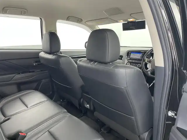 三菱 アウトランダー ＰＨＥＶ G プレミアムパッケージ 福井県 2015(平27)年 7.8万km ルビーブラックP 純正ナビ/衝突軽減ブレーキ/全方位カメラ/レーンキープアシスト/ETC/パワーシート /シートヒーター /クルーズコントロール/革巻きステアリング/ステアリングヒーター/ステアリングチルド機構/ステアリングスイッチ/パドルシフト/LED/オートライト /フォグランプ/オートマチックハイビーム/プッシュスタート/スマートキー/純正フロアマット/リアワイパー