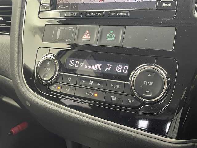 三菱 アウトランダー ＰＨＥＶ G プレミアムパッケージ 福井県 2015(平27)年 7.8万km ルビーブラックP 純正ナビ/衝突軽減ブレーキ/全方位カメラ/レーンキープアシスト/ETC/パワーシート /シートヒーター /クルーズコントロール/革巻きステアリング/ステアリングヒーター/ステアリングチルド機構/ステアリングスイッチ/パドルシフト/LED/オートライト /フォグランプ/オートマチックハイビーム/プッシュスタート/スマートキー/純正フロアマット/リアワイパー