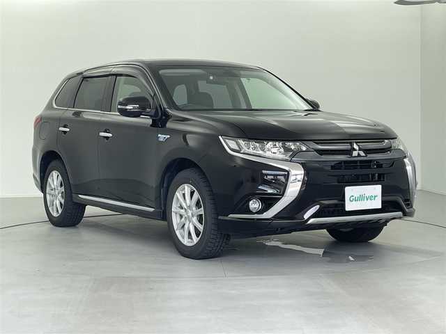 三菱 アウトランダー ＰＨＥＶ G プレミアムパッケージ 福井県 2015(平27)年 7.8万km ルビーブラックP 純正ナビ/衝突軽減ブレーキ/全方位カメラ/レーンキープアシスト/ETC/パワーシート /シートヒーター /クルーズコントロール/革巻きステアリング/ステアリングヒーター/ステアリングチルド機構/ステアリングスイッチ/パドルシフト/LED/オートライト /フォグランプ/オートマチックハイビーム/プッシュスタート/スマートキー/純正フロアマット/リアワイパー
