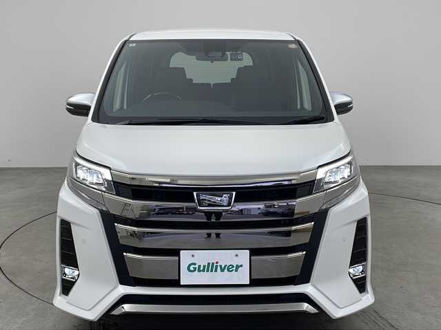 トヨタ ノア Si ダブルバイビーⅢ 兵庫県 2021(令3)年 1.6万km ホワイトパールクリスタルシャイン ・純正10インチナビ&TV&CD&SD&BT/・トヨタセーフティセンス　/・プリクラッシュセーフティ/・レーンキープアシスト/・オートマチックハイビーム/・クルーズコントロール/・両側パワースライドドア/・純正リアフリップダウンモニター　/・前後ドライブレコーダー/・ビルトインＥＴＣ　/・バックカメラ　/・前後コーナーセンサー/・ハーフレザーシート/・アイドリングストップ　/・LEDオートライト　/・LEDフォグランプ　/・純正１６インチアルミホイール