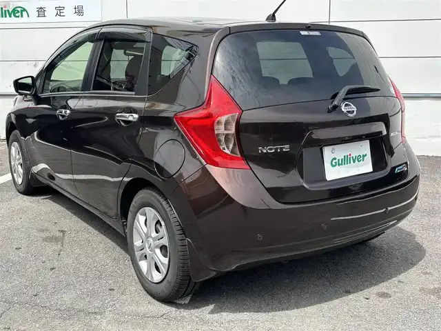 日産 ノート メダリスト  Vセレクション+セーフティⅡ 長崎県 2016(平28)年 6.1万km インペリアルアンバーP ワンオーナー/純正メモリナビ/（フルセグ/CD/DVD/BT）/アラウンドビューモニター/衝突軽減ブレーキ/横滑り防止装置/レーンアシスト/オートライト/ドアバイザー/プッシュスタート/ETC/電格ミラー/取扱説明書/保証書
