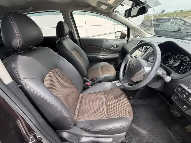 日産 ノート メダリスト  Vセレクション+セーフティⅡ 長崎県 2016(平28)年 6.1万km インペリアルアンバーP ワンオーナー/純正メモリナビ/（フルセグ/CD/DVD/BT）/アラウンドビューモニター/衝突軽減ブレーキ/横滑り防止装置/レーンアシスト/オートライト/ドアバイザー/プッシュスタート/ETC/電格ミラー/取扱説明書/保証書