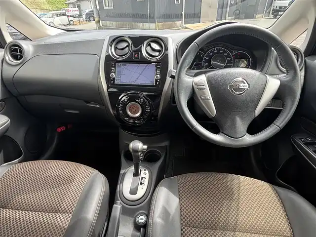 日産 ノート メダリスト  Vセレクション+セーフティⅡ 長崎県 2016(平28)年 6.1万km インペリアルアンバーP ワンオーナー/純正メモリナビ/（フルセグ/CD/DVD/BT）/アラウンドビューモニター/衝突軽減ブレーキ/横滑り防止装置/レーンアシスト/オートライト/ドアバイザー/プッシュスタート/ETC/電格ミラー/取扱説明書/保証書