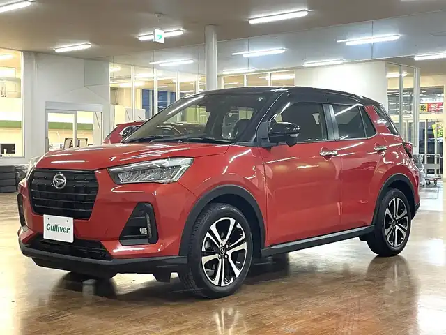 ダイハツ ロッキー G 道央・札幌 2021(令3)年 7.4万km ブラックマイカメタリック/コンパーノレッド 4WD/ワンオーナー/寒冷地仕様/純正メモリナビ/・フルセグTV/CD/DVD/BT/SD/USB/TVキャンセラー/バックカメラ/純正エンジンスターター/純正ドライブレコーダー/前席シートヒーター/スマートアシスト/・衝突警報機能/・衝突回避支援ブレーキ/・前後誤発進抑制機能/・レーンキープコントロール/・車線逸脱警報機能/・ふらつき警報/・先行車発進お知らせ機能/・標識認識機能/横滑り防止装置/前後コーナーセンサー/アダプティブクルーズコントロール/アイドリングストップ/オートライト/LEDヘッドライト/フォグライト/シーケンシャルウインカー/プッシュスタート/スマートキー×2/ステアリングリモコン/純正フロアマット/純正ドアバイザー/ウインカーミラー/純正17インチAW/新車時保証書/取扱説明書/ナビ取扱説明書