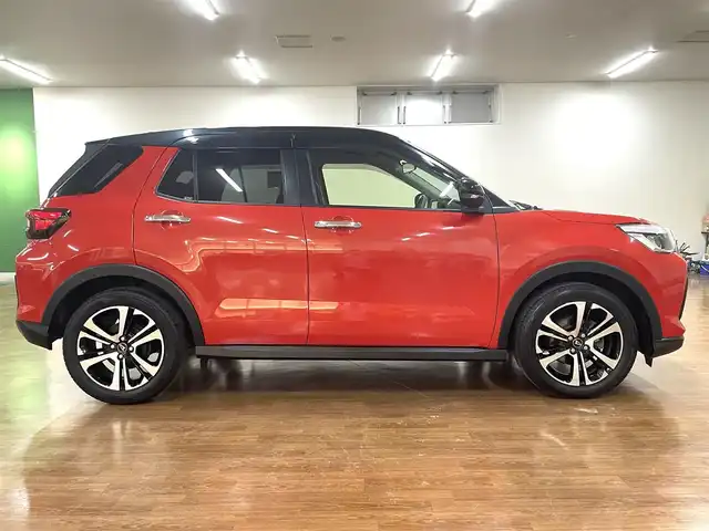 ダイハツ ロッキー G 道央・札幌 2021(令3)年 7.4万km ブラックマイカメタリック/コンパーノレッド 4WD/ワンオーナー/寒冷地仕様/純正メモリナビ/・フルセグTV/CD/DVD/BT/SD/USB/TVキャンセラー/バックカメラ/純正エンジンスターター/純正ドライブレコーダー/前席シートヒーター/スマートアシスト/・衝突警報機能/・衝突回避支援ブレーキ/・前後誤発進抑制機能/・レーンキープコントロール/・車線逸脱警報機能/・ふらつき警報/・先行車発進お知らせ機能/・標識認識機能/横滑り防止装置/前後コーナーセンサー/アダプティブクルーズコントロール/アイドリングストップ/オートライト/LEDヘッドライト/フォグライト/シーケンシャルウインカー/プッシュスタート/スマートキー×2/ステアリングリモコン/純正フロアマット/純正ドアバイザー/ウインカーミラー/純正17インチAW/新車時保証書/取扱説明書/ナビ取扱説明書