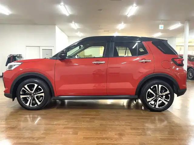 ダイハツ ロッキー G 道央・札幌 2021(令3)年 7.4万km ブラックマイカメタリック/コンパーノレッド 4WD/ワンオーナー/寒冷地仕様/純正メモリナビ/・フルセグTV/CD/DVD/BT/SD/USB/TVキャンセラー/バックカメラ/純正エンジンスターター/純正ドライブレコーダー/前席シートヒーター/スマートアシスト/・衝突警報機能/・衝突回避支援ブレーキ/・前後誤発進抑制機能/・レーンキープコントロール/・車線逸脱警報機能/・ふらつき警報/・先行車発進お知らせ機能/・標識認識機能/横滑り防止装置/前後コーナーセンサー/アダプティブクルーズコントロール/アイドリングストップ/オートライト/LEDヘッドライト/フォグライト/シーケンシャルウインカー/プッシュスタート/スマートキー×2/ステアリングリモコン/純正フロアマット/純正ドアバイザー/ウインカーミラー/純正17インチAW/新車時保証書/取扱説明書/ナビ取扱説明書