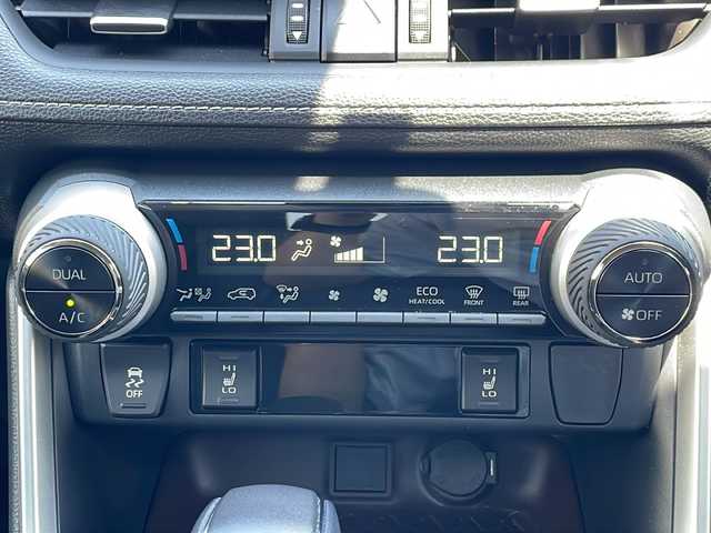 トヨタ ＲＡＶ４ G 道北・旭川 2020(令2)年 0.5万km アティチュードブラックマイカ ・純正ナビ/SD/BT/CD/フルセグTV/・走行中TV視聴可/・バックモニター/・黒革シート/・前席シートヒーター/・電動リアゲート/・セーフティセンス/レーントレーシングアシスト/プリクラッシュセーフティ/ブラインドスポットモニター/踏み間違い防止機能/・オートハイビーム/・オートライト/・前後コーナーセンサー/・LEDヘッドライト/・ステアリングヒーター/・社外前後ドライブレコーダー